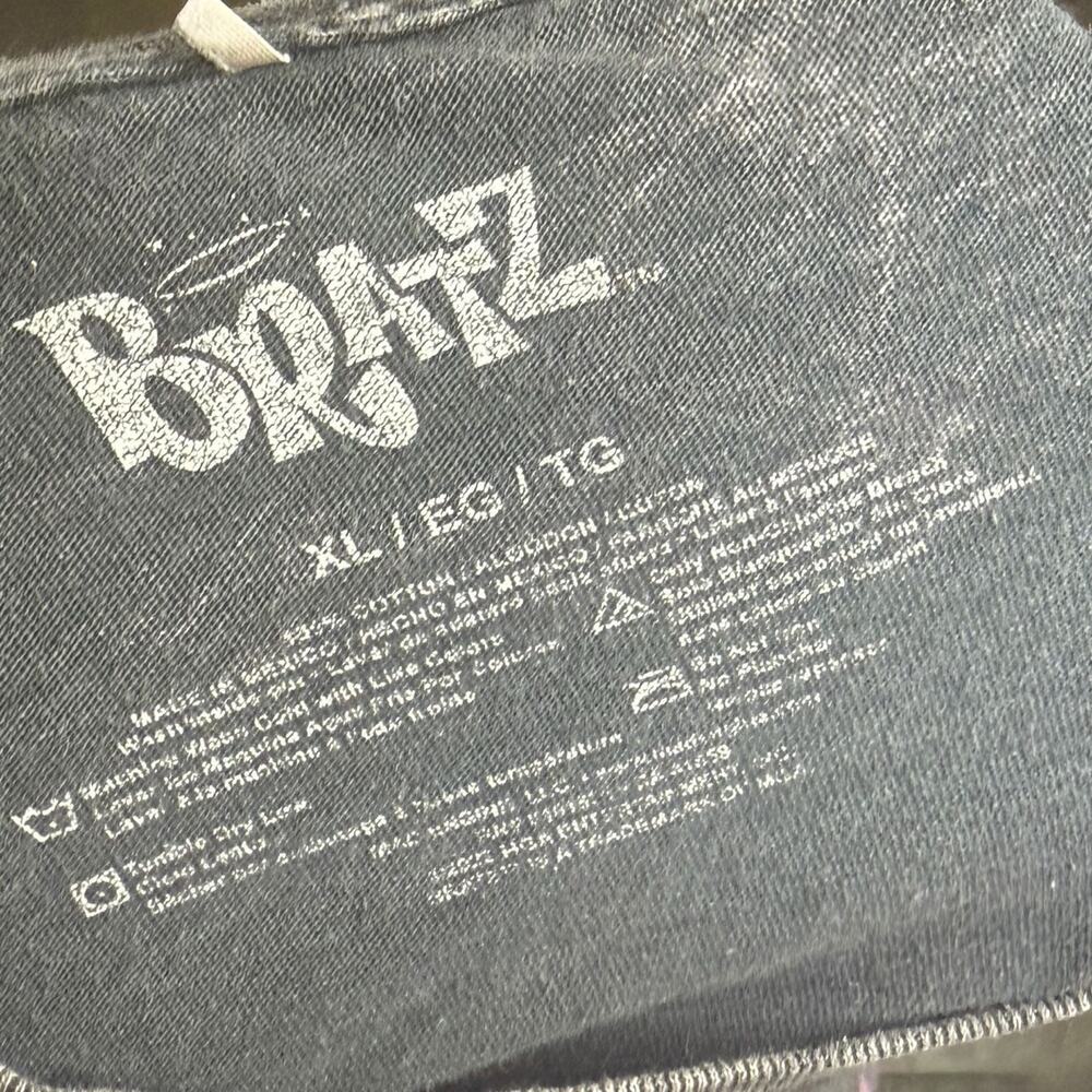 Bratz Classic Cartoon Group Characters Acid Wash Graphic T-Shirt - Picture 4 of 4
